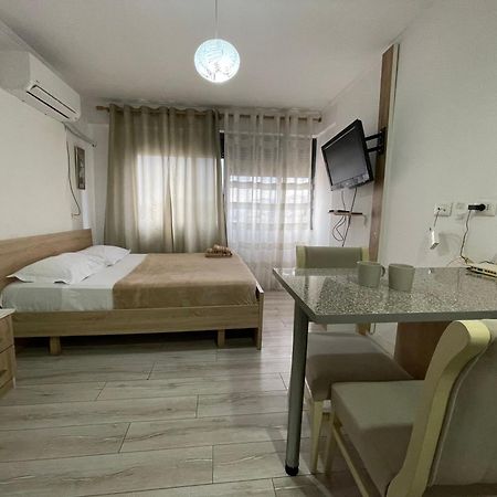Downtown Modern Studio Apartment Тирана Экстерьер фото