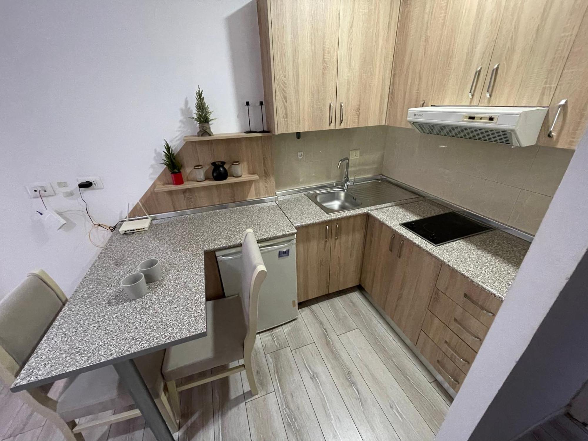 Downtown Modern Studio Apartment Тирана Экстерьер фото