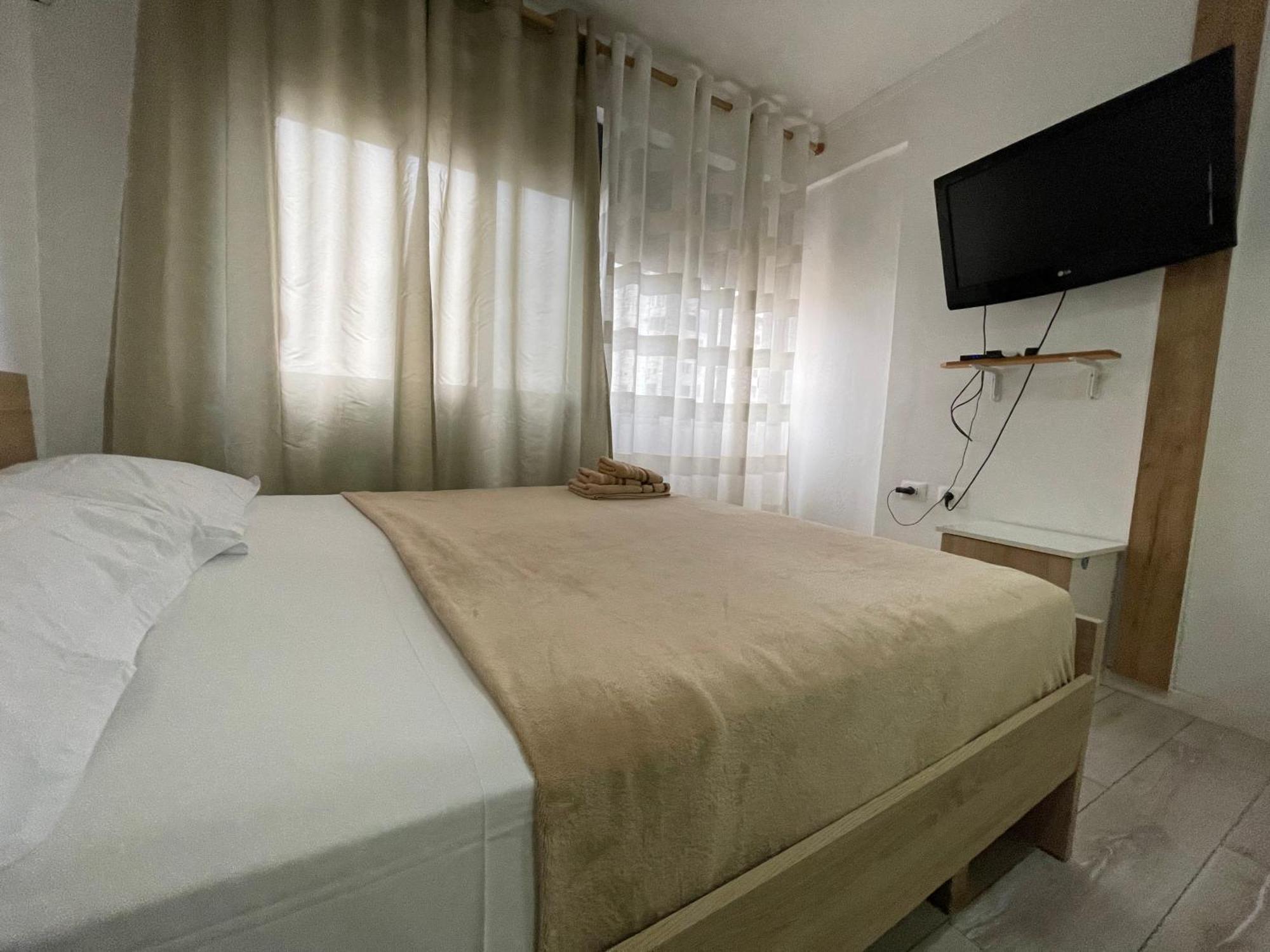 Downtown Modern Studio Apartment Тирана Экстерьер фото