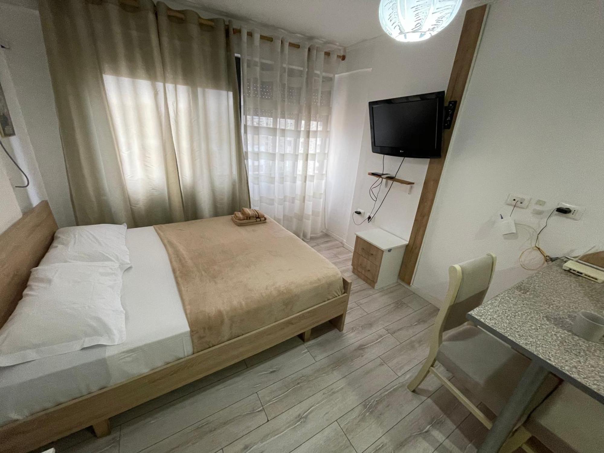Downtown Modern Studio Apartment Тирана Экстерьер фото