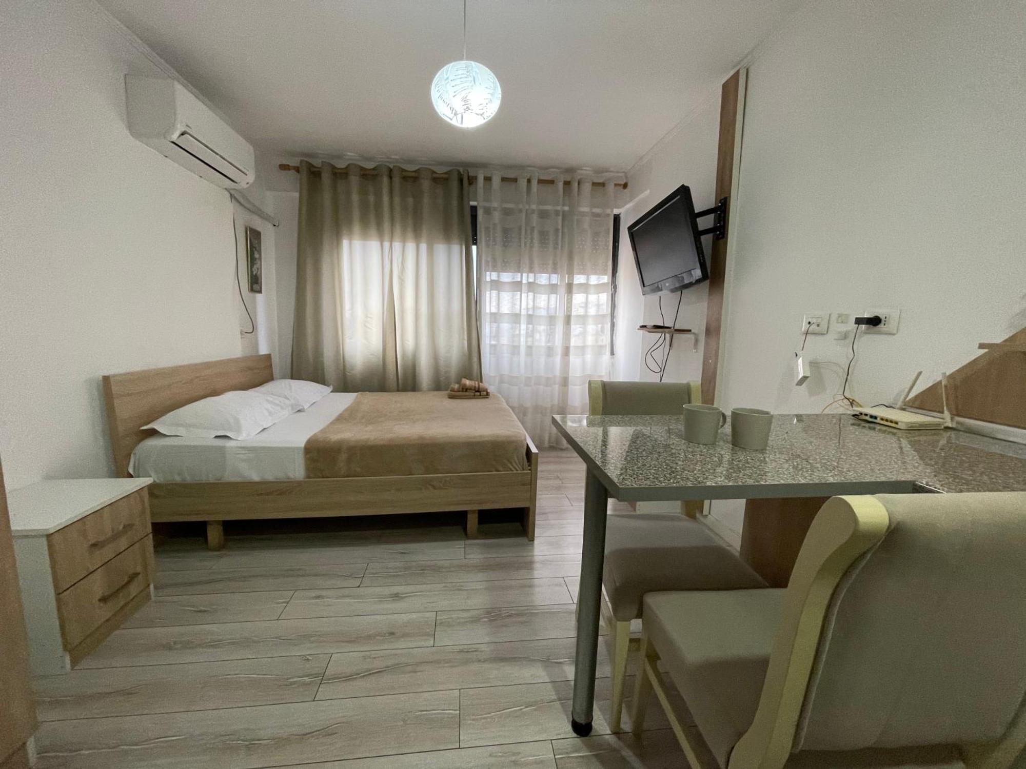 Downtown Modern Studio Apartment Тирана Экстерьер фото